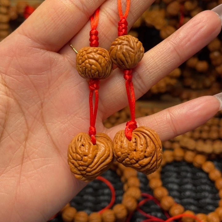 木质类龙纹桃枭挂件