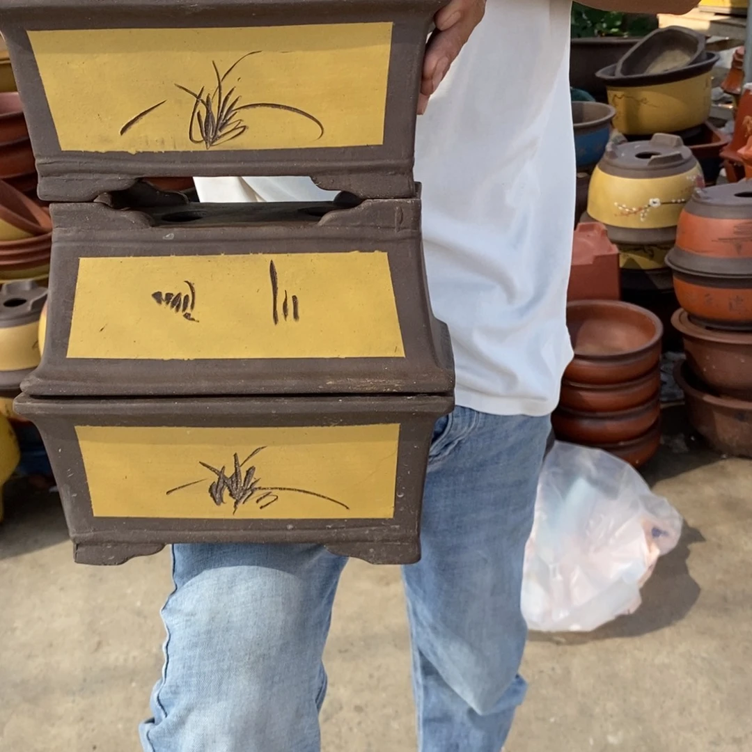 紫砂花盆紫砂艺术学院的学生