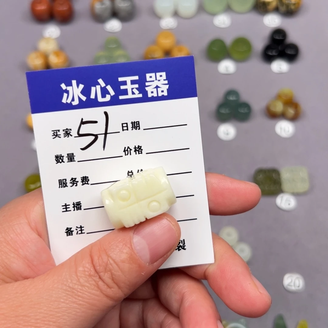 蛇纹石玉未镶嵌颈饰闪*