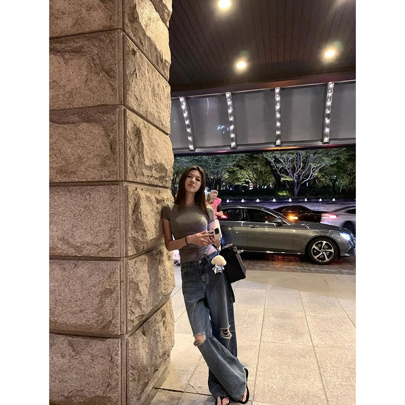 韩系辣妹修身百搭纯色短袖2025夏季新款小众设计感直筒破洞阔腿裤