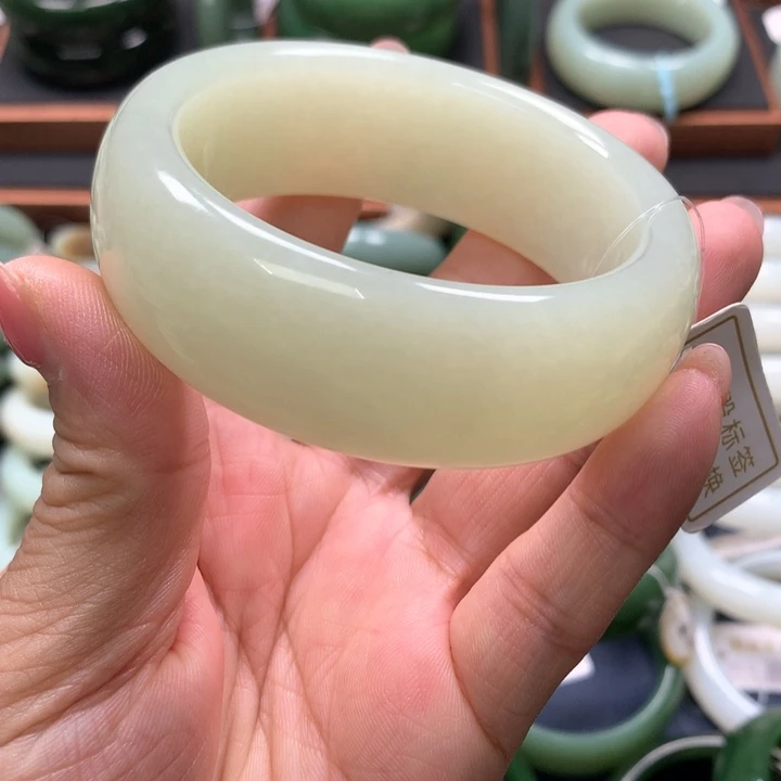 【闪购商品】未镶嵌手镯和田玉40