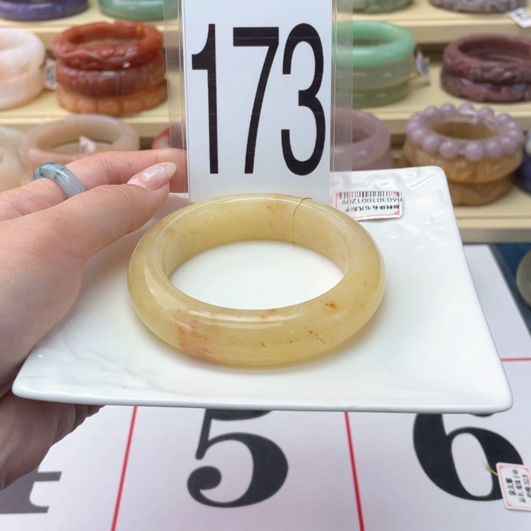 石英岩玉未镶嵌手镯