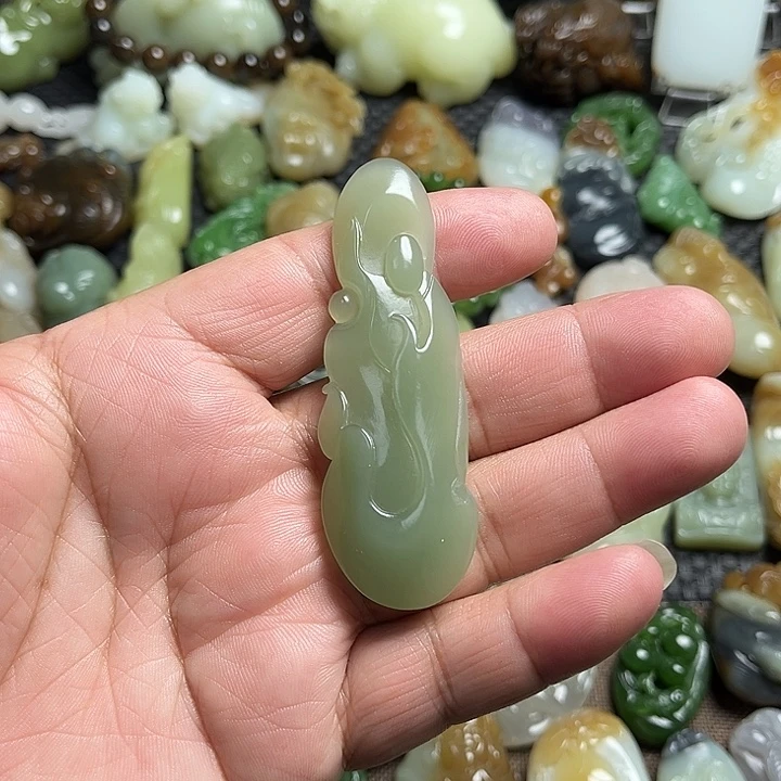 和田玉（青白玉）未镶嵌颈饰