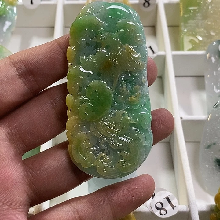 翡翠未镶嵌颈饰＂**＂凤凰