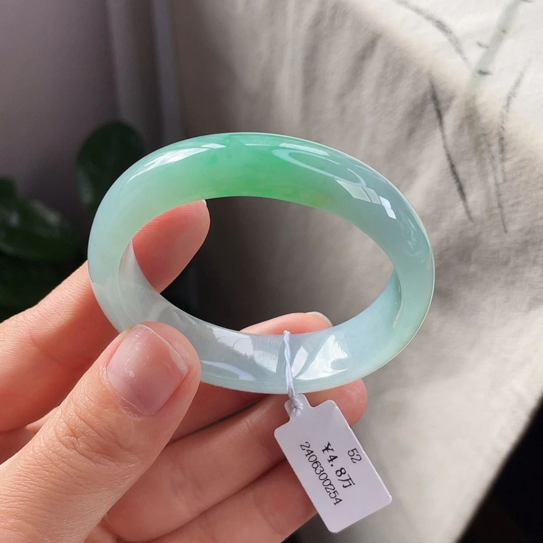 翡翠未镶嵌手镯52冰胶甜绿贵妃