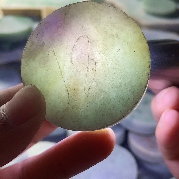 翡翠挂件未镶嵌毛料51