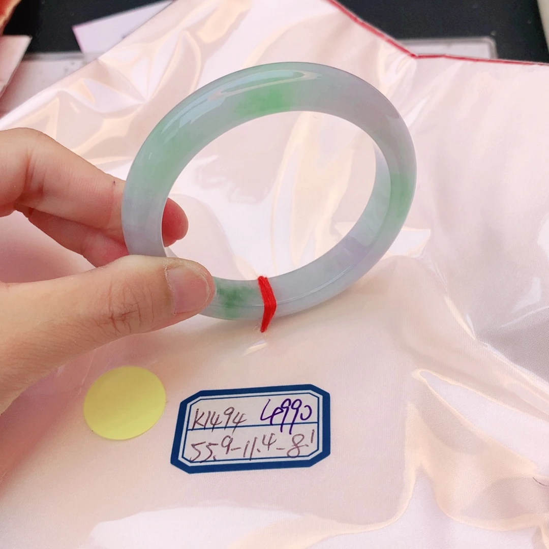 翡翠手镯未镶嵌翡翠