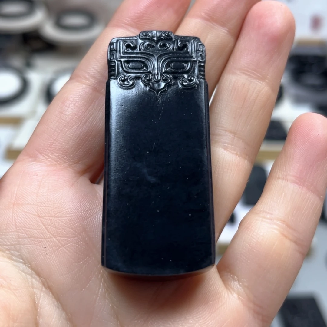 【闪购商品】和田玉（墨玉）兽面毛孔41克左右未镶嵌