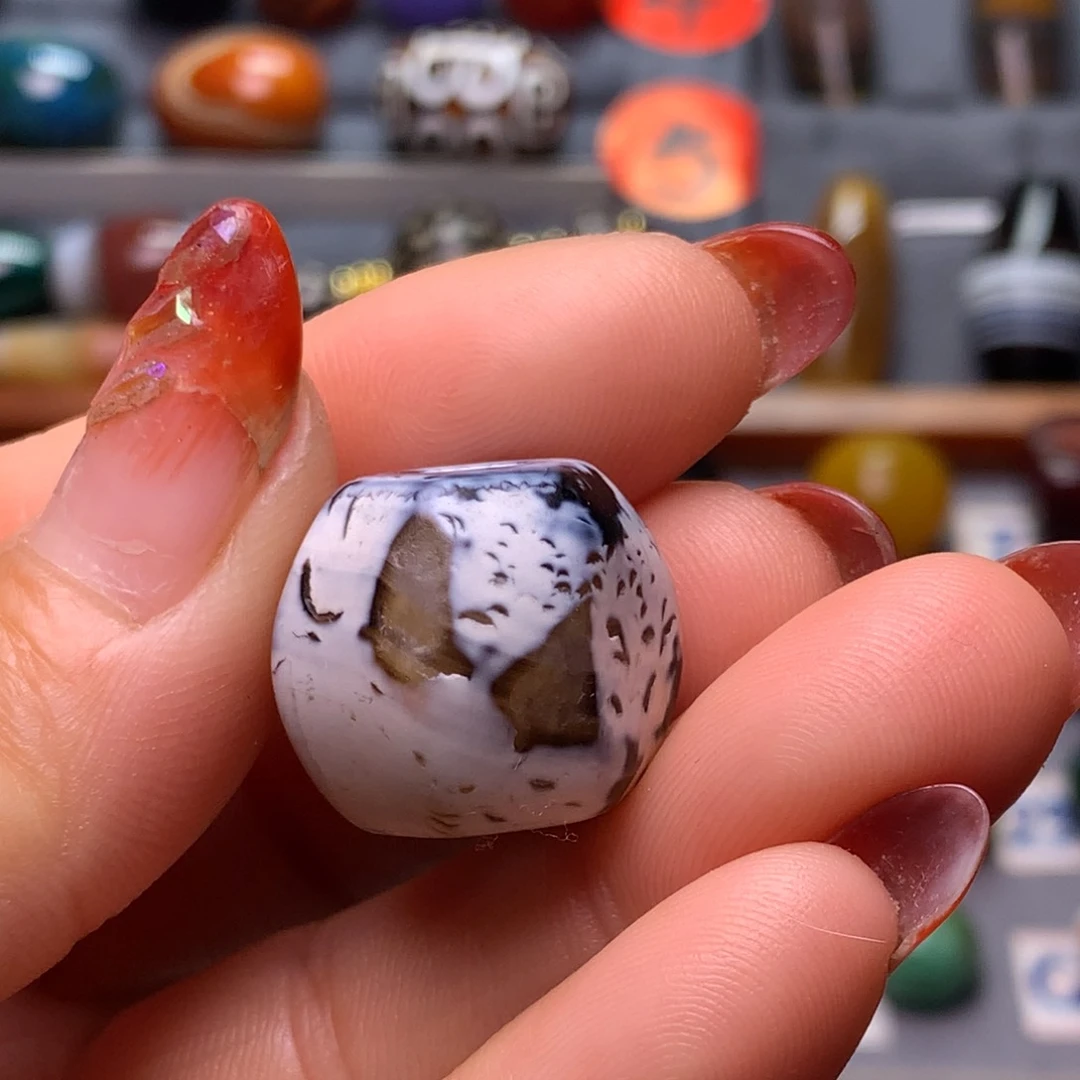 玛瑙/玉髓颈饰未镶嵌马*徐