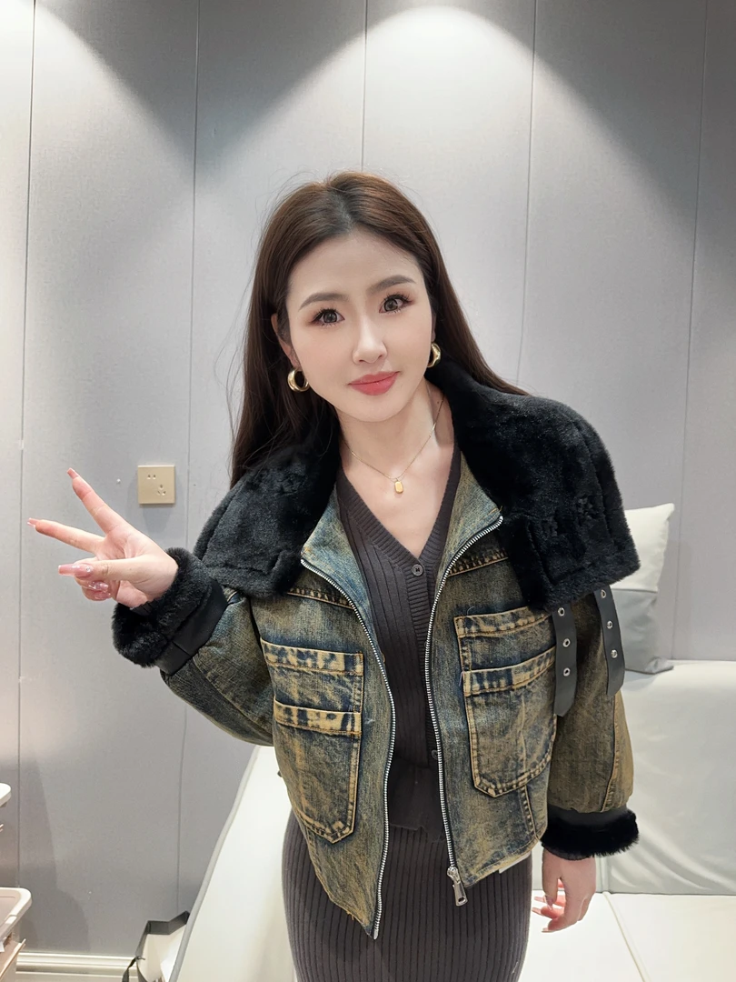 羊羔毛皮毛一体拼接加绒加厚冬季外套女时尚洋气