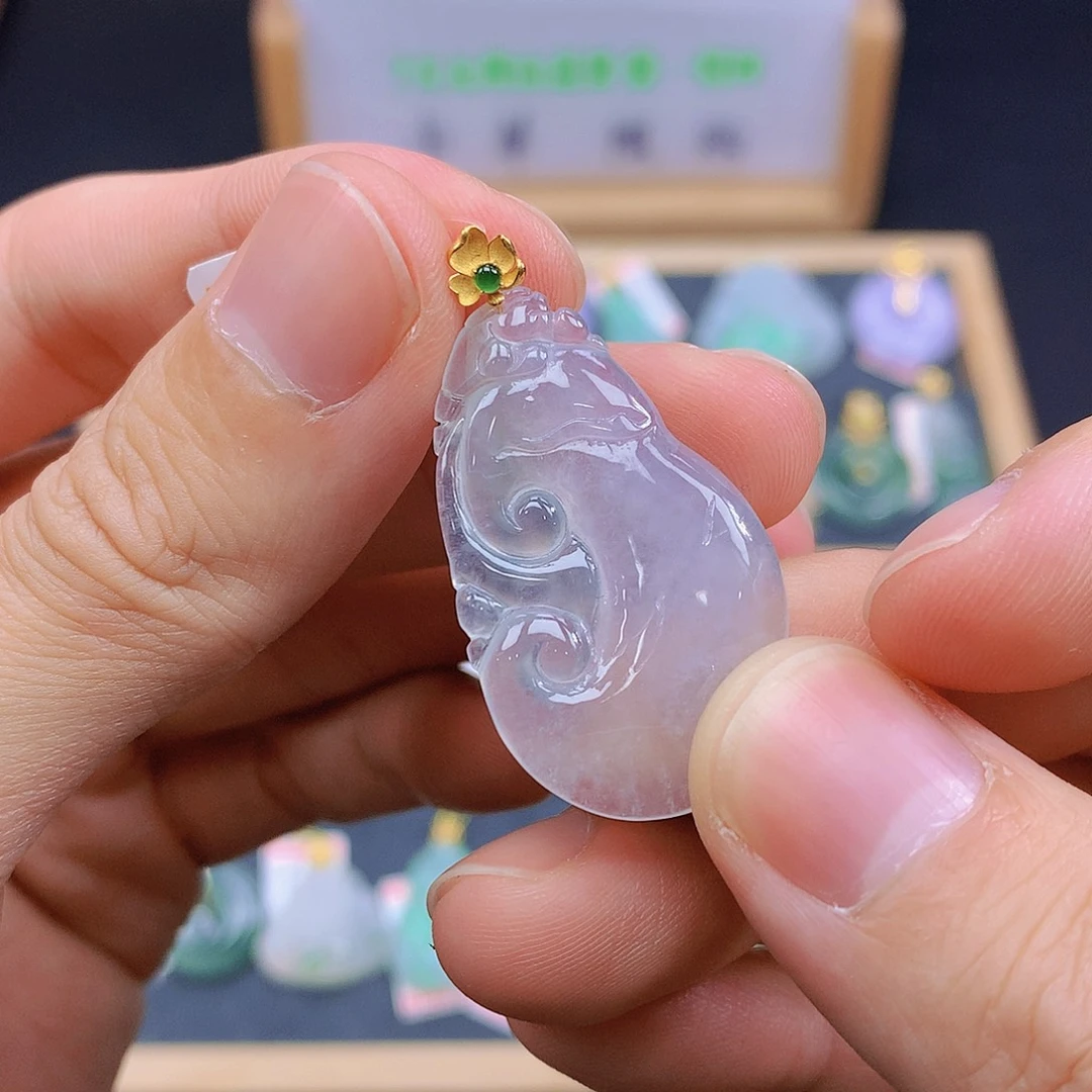 翡翠18K金镶嵌颈饰翡翠
