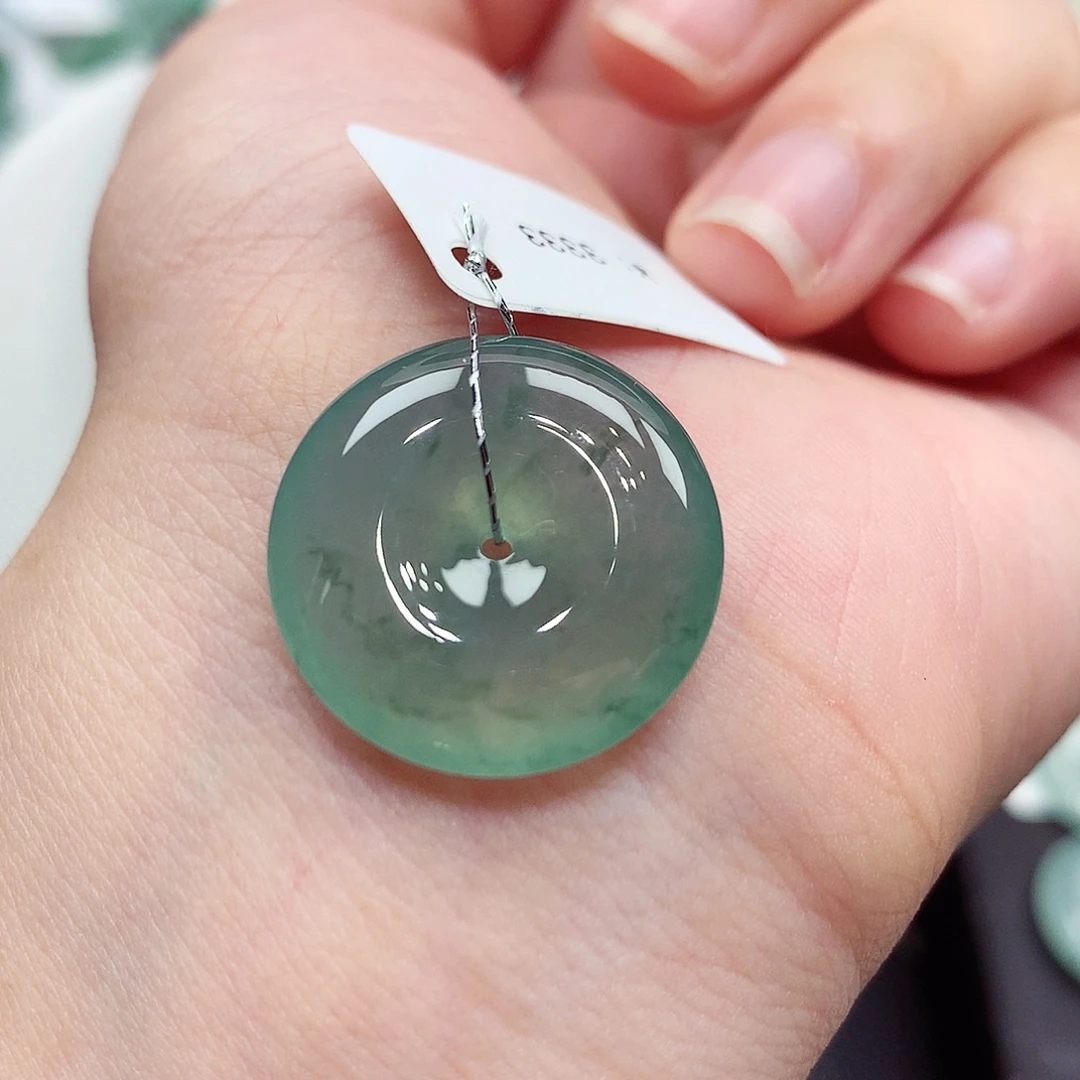 翡翠未镶嵌颈饰编号96，21.2，5.7