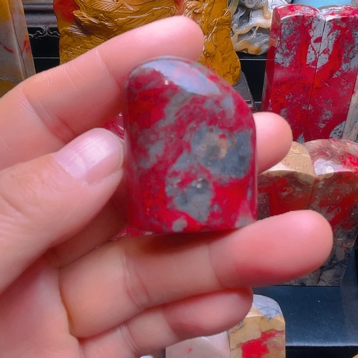 昌化鸡血石随形章