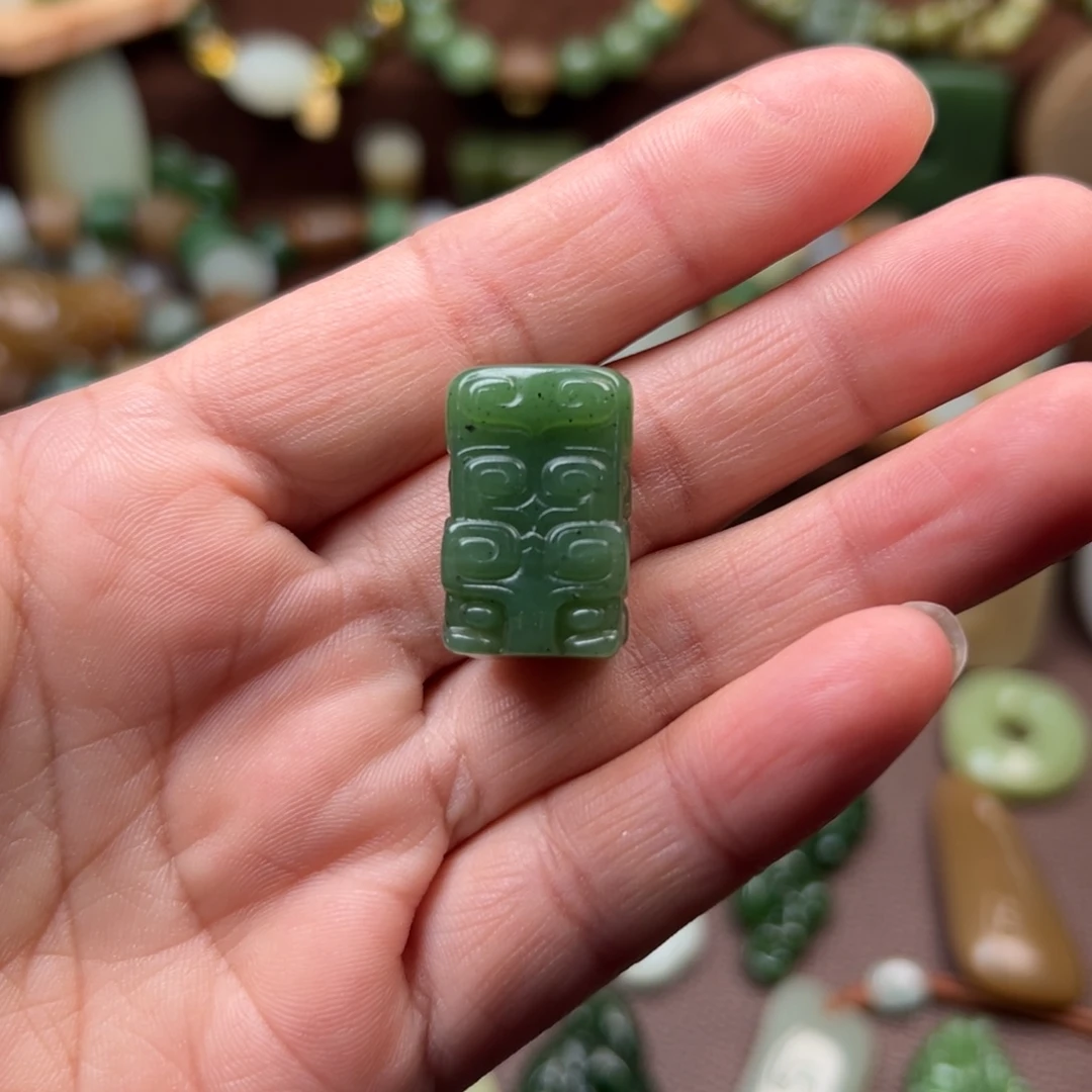 ****和田玉未镶嵌颈饰