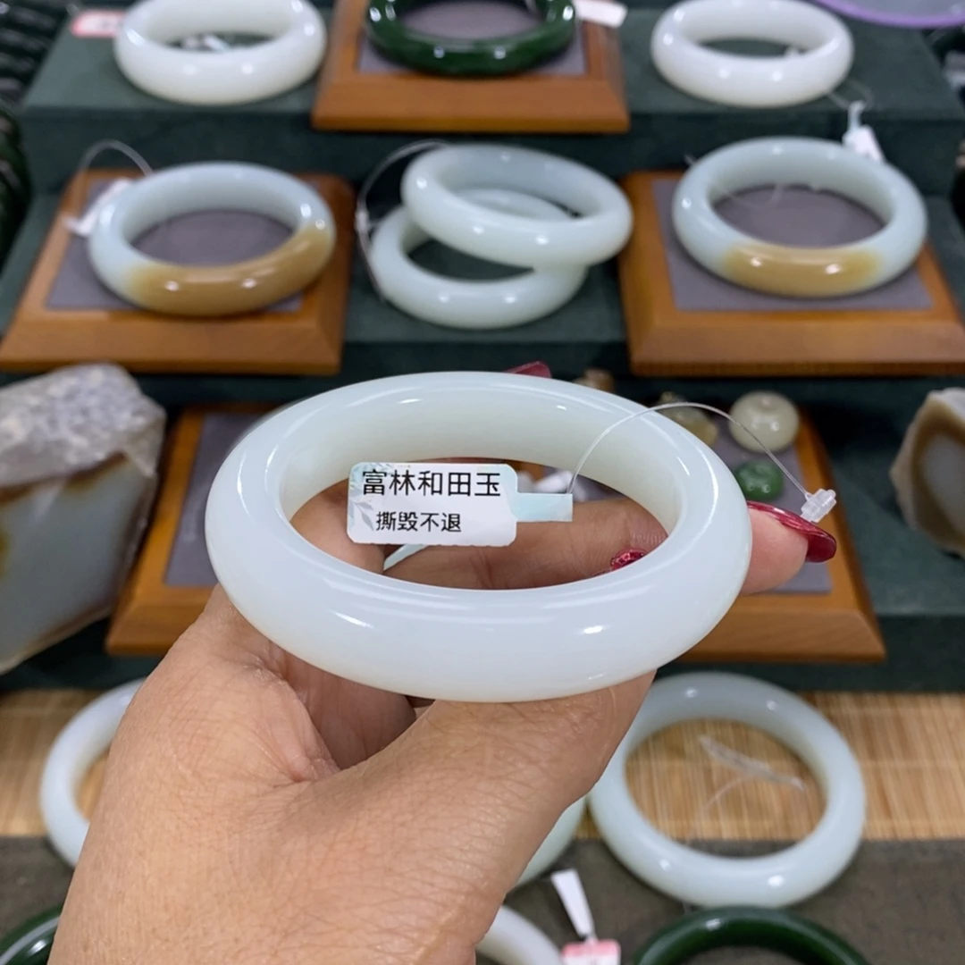 和田玉手镯未镶嵌