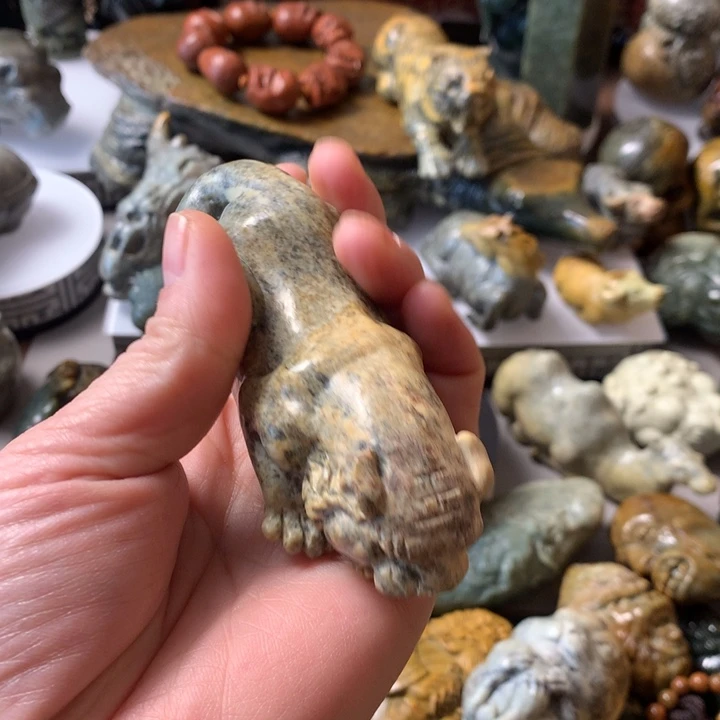 岫岩河磨玉（透闪石质玉）手链未镶嵌一****年