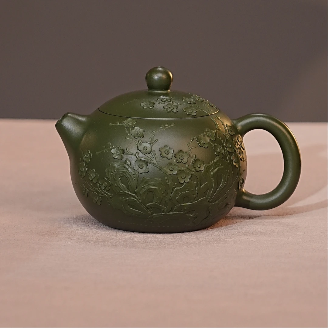 宜兴紫砂茶具 原矿绿泥泥料堆绘梅花西施紫砂壶