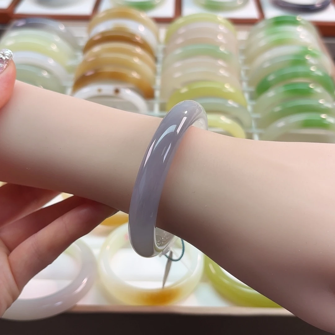 和田玉未镶嵌手镯【白底飘香芋紫 色正】