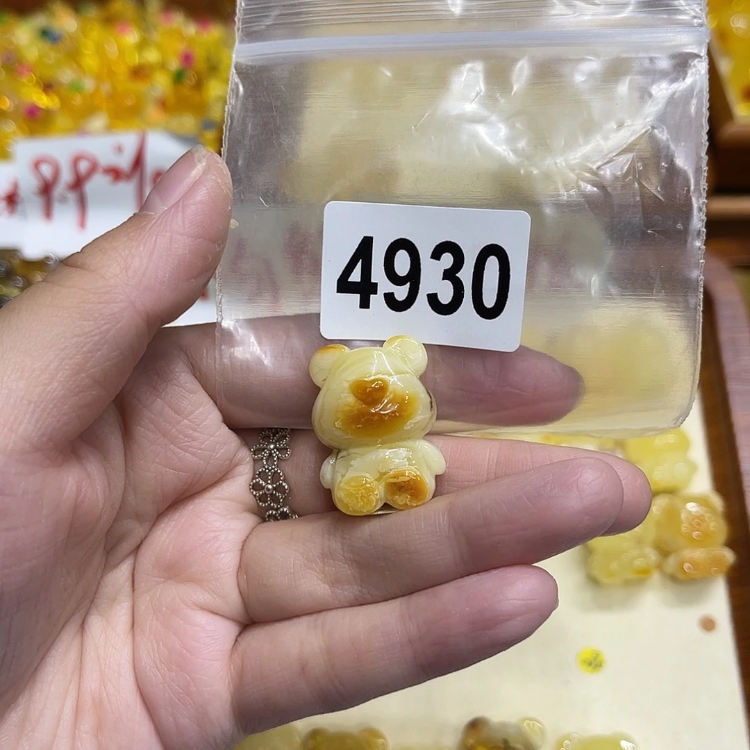 琥珀未镶嵌颈饰蜜蜡