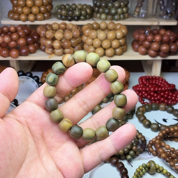 丽***~维腊木（绿檀）无事牌