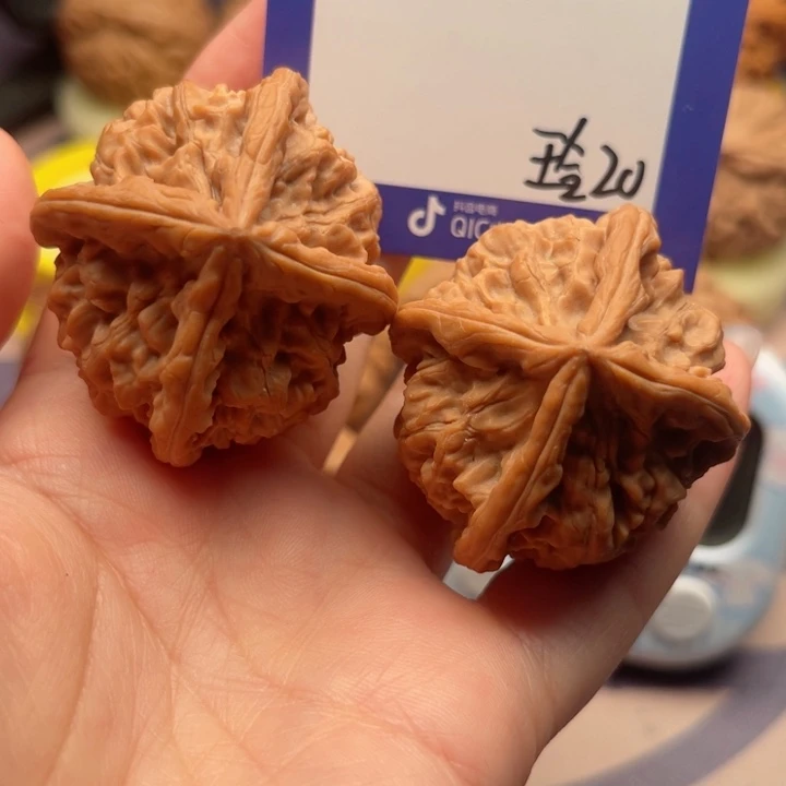 文玩核桃把件她****海文玩核桃把件20