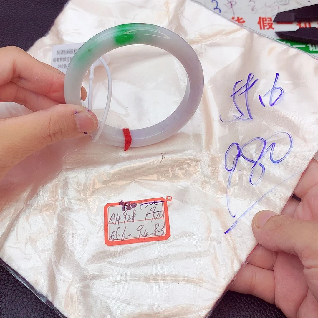 翡翠手镯未镶嵌我