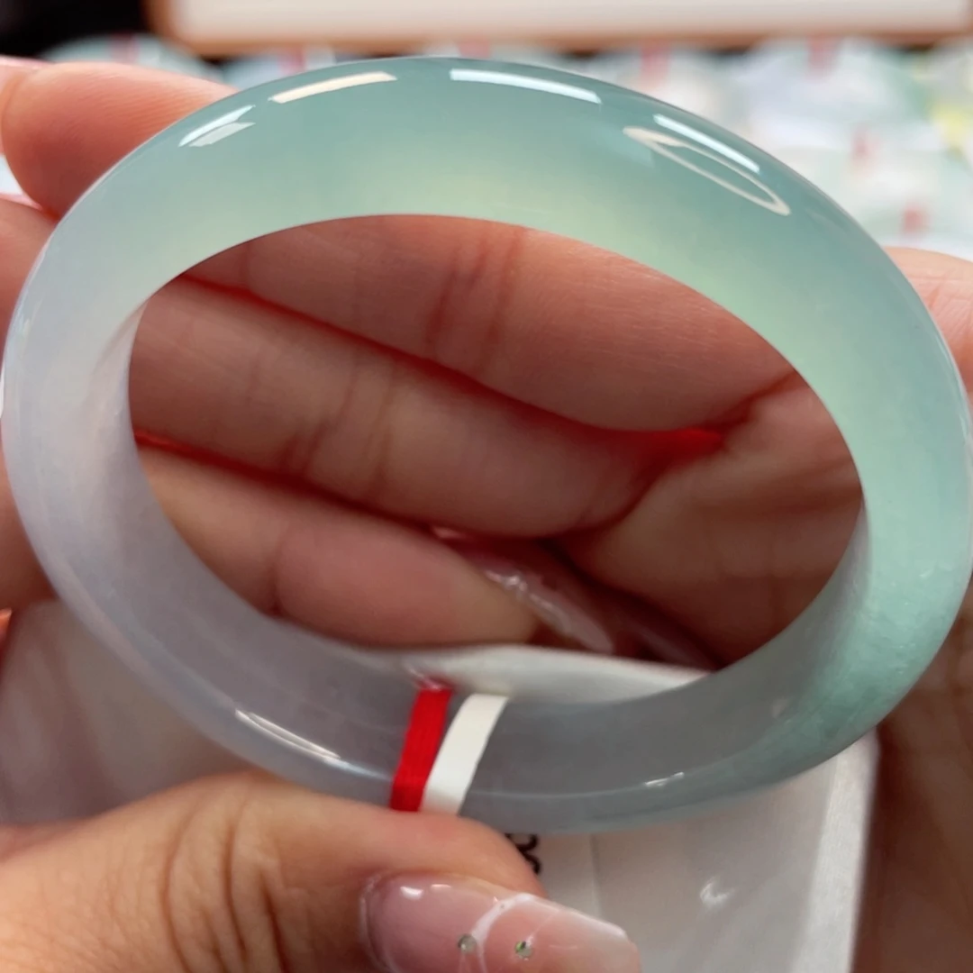 【闪购商品】翡翠手镯（贵妃镯）未镶嵌54冰透湖水蓝绿起光34号