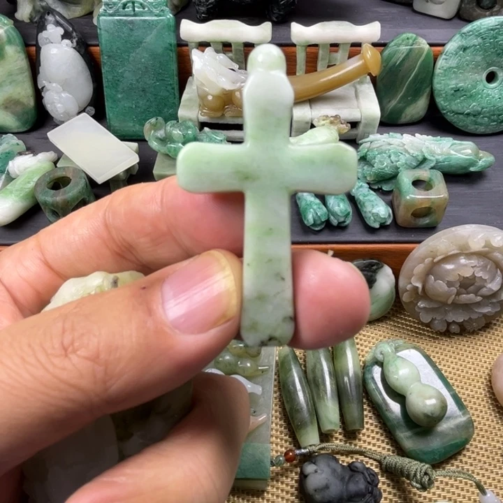 独山玉未镶嵌珠宝半成品