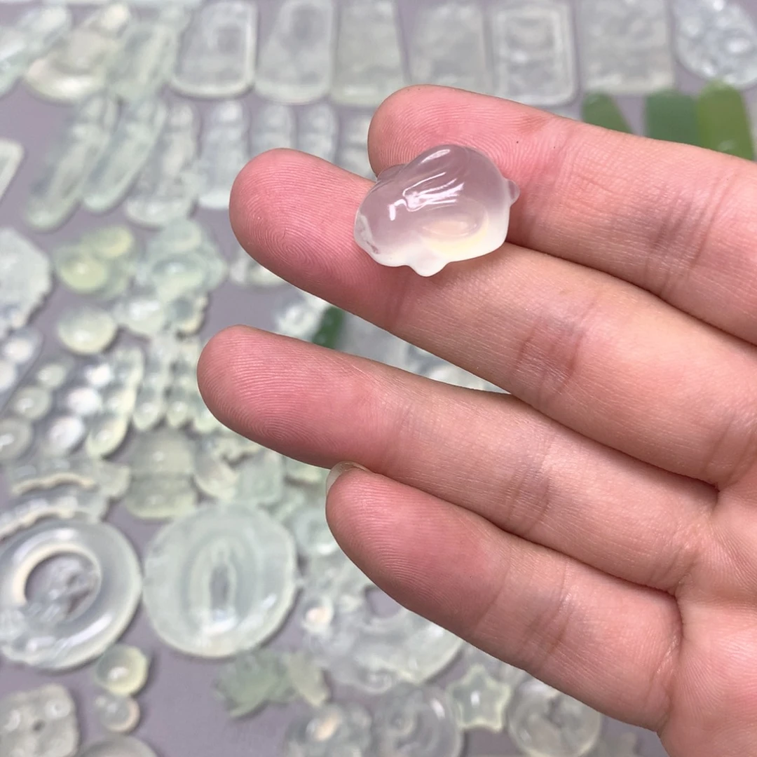 蛇纹石玉颈饰未镶嵌刹*