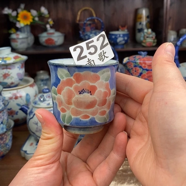 摆件hggggyyggghhhhhu