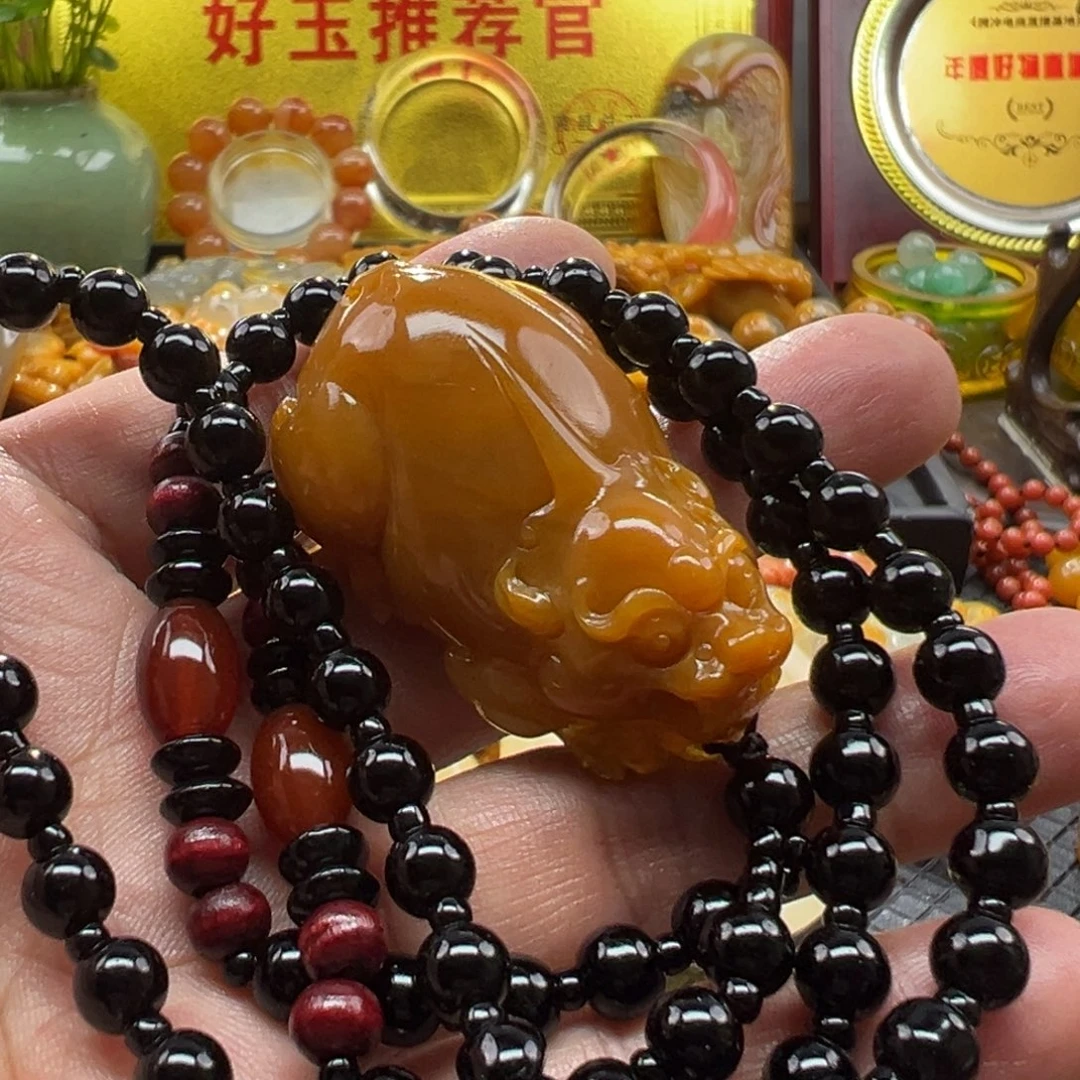 颈饰未镶嵌石英质玉