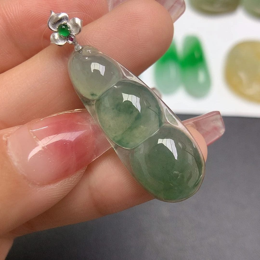 翡翠颈饰18K金镶嵌福豆