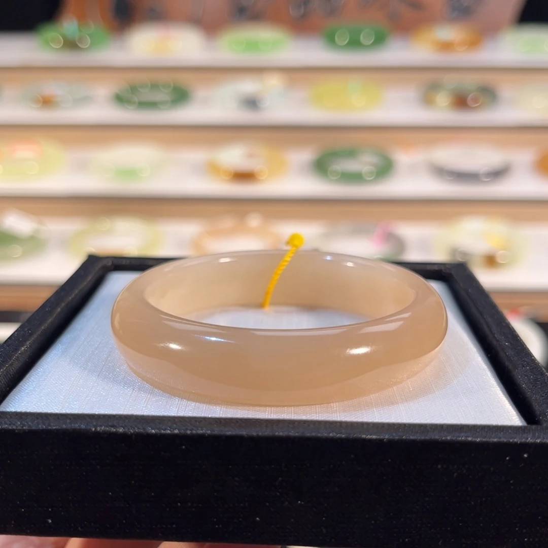 和田玉未镶嵌手镯  「」