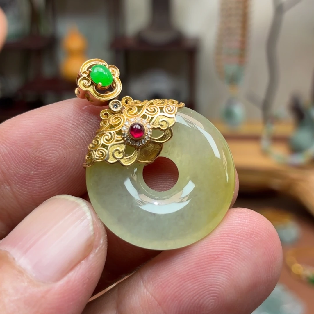 翡翠18K金镶嵌颈饰