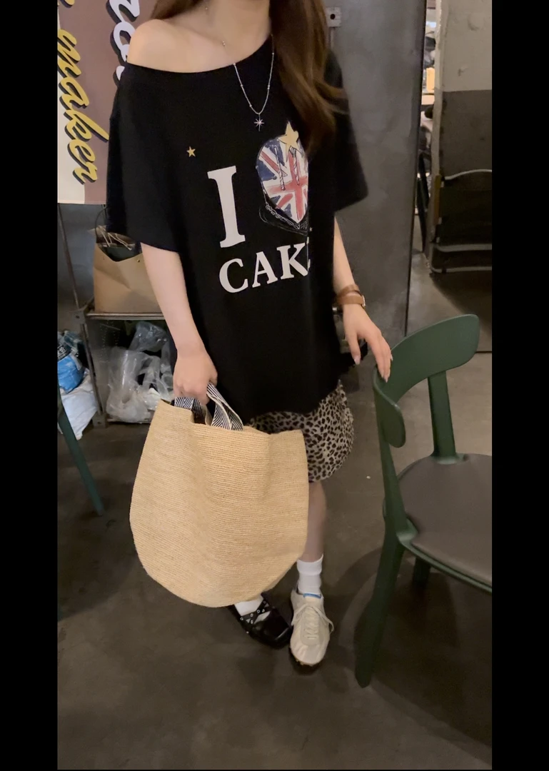 SHILALA韩系穿搭 2025年夏季新款一字领复古洗水做旧印花百搭T恤