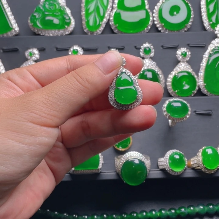 翡翠颈饰未镶嵌翡翠吊坠