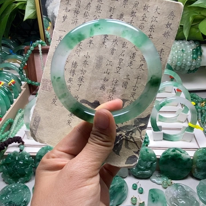 石英质玉未镶嵌手镯