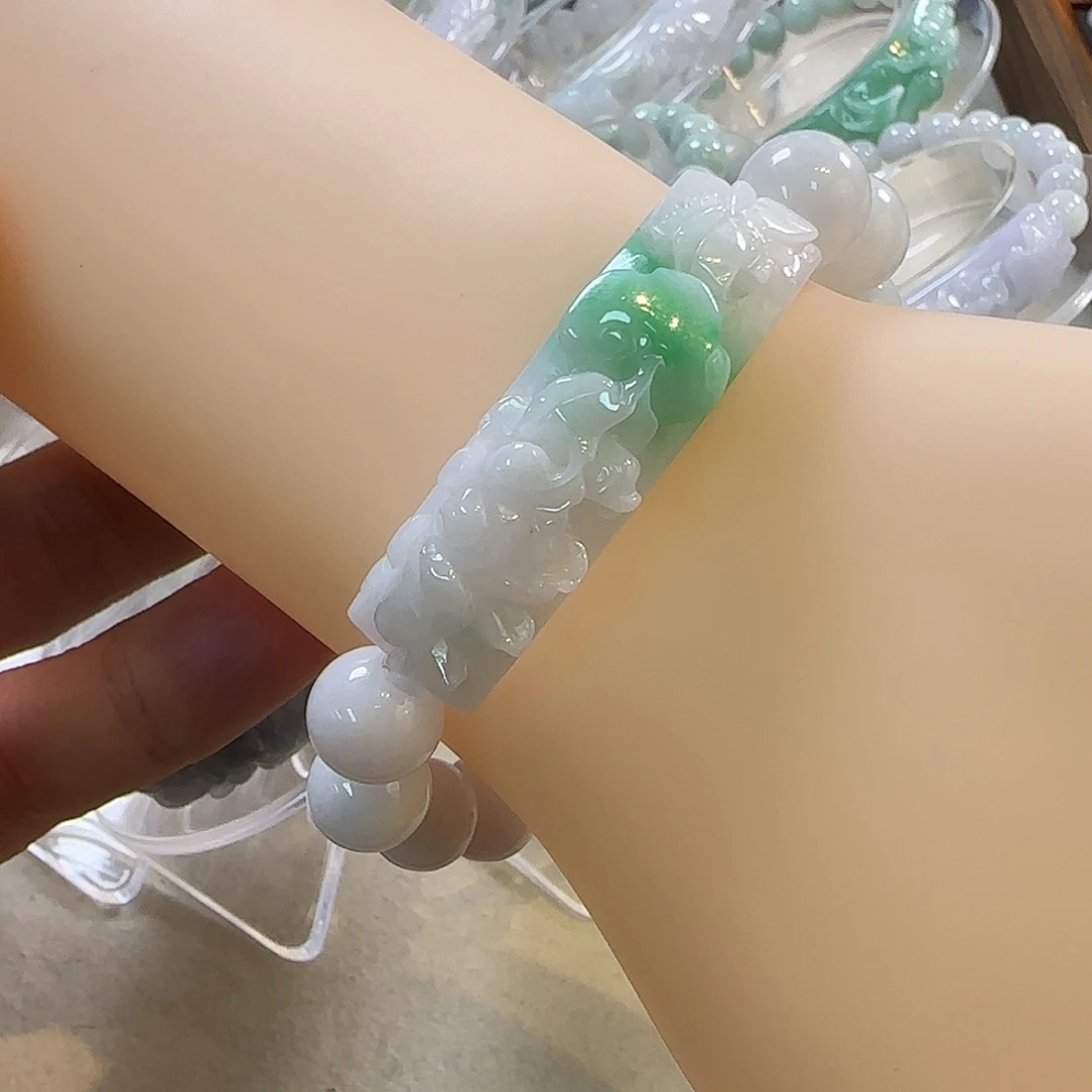 翡翠未镶嵌颈饰手牌