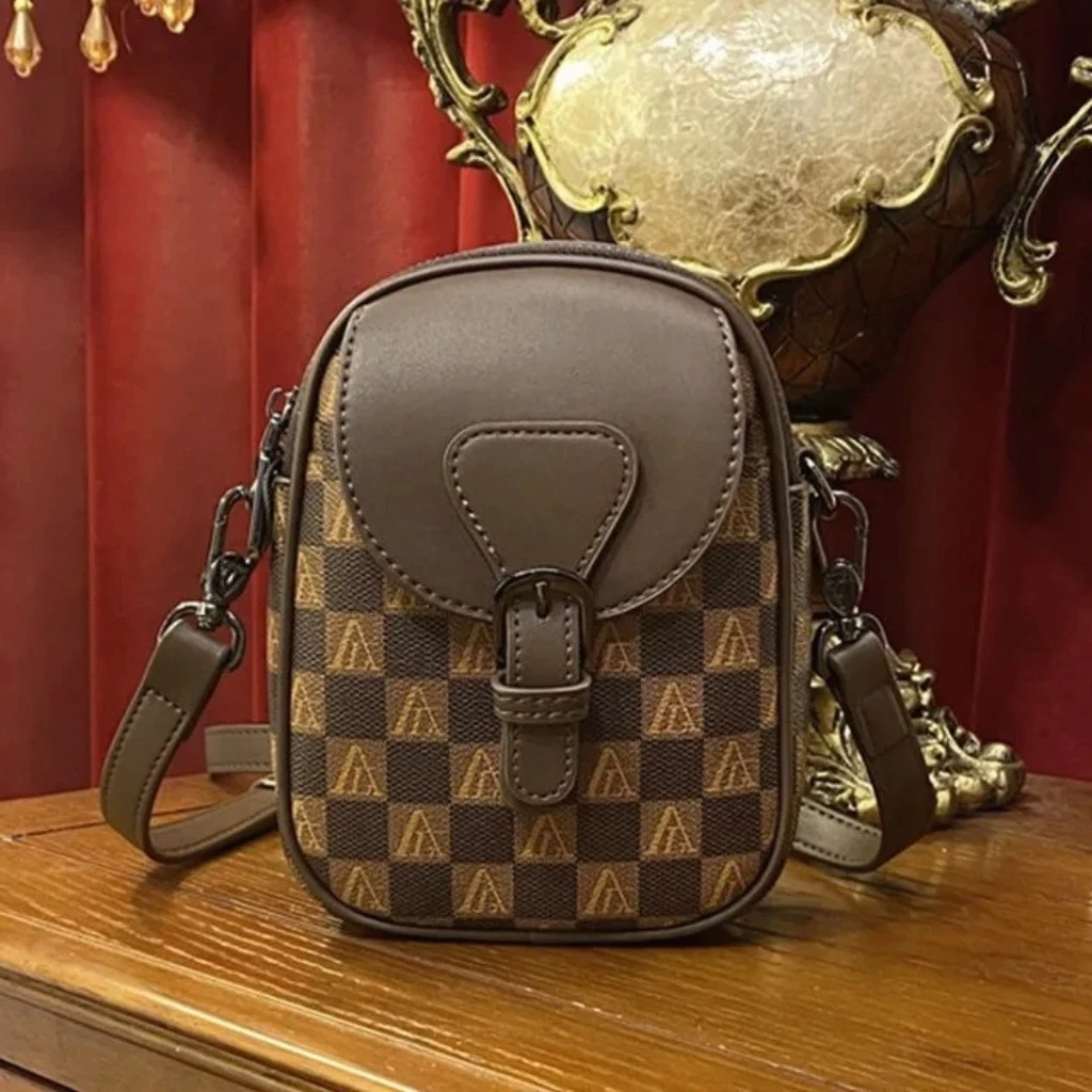 【新款】香港AG品牌女包复古百搭小包包女单肩斜挎女士手机包667