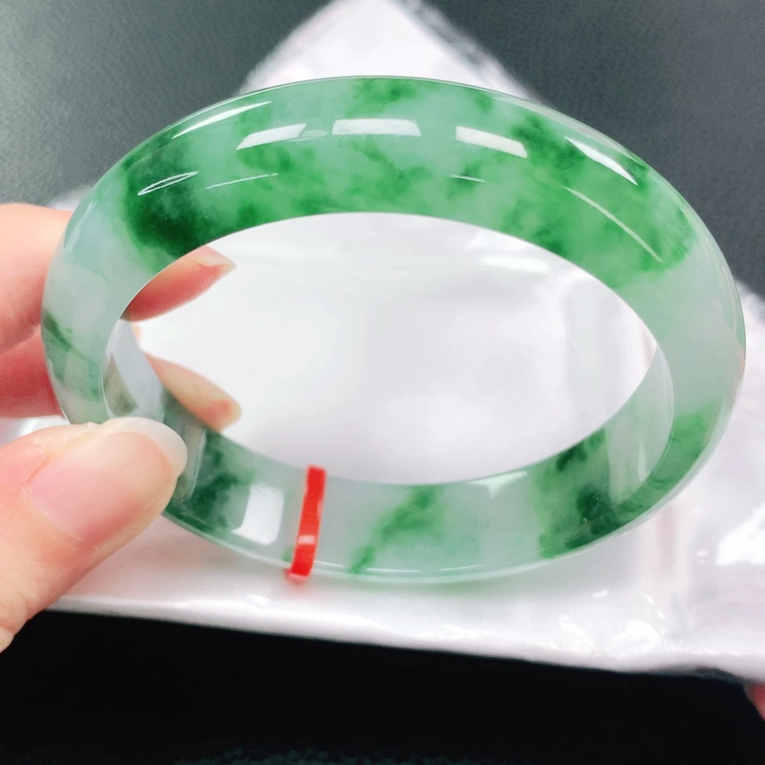 翡翠手镯未镶嵌58圈