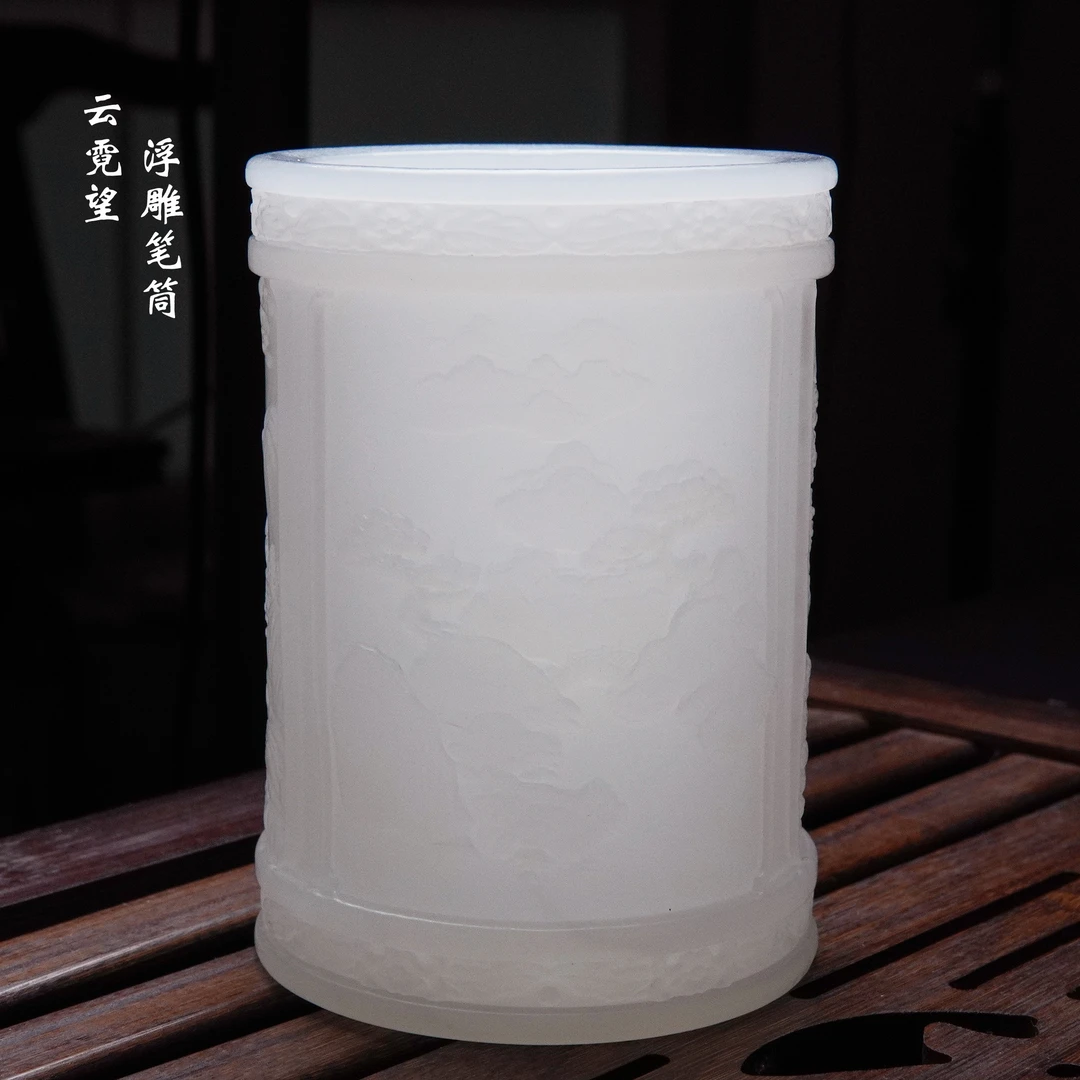 玉瓷浮雕笔筒三面浮雕古风亭台楼阁山水笔筒