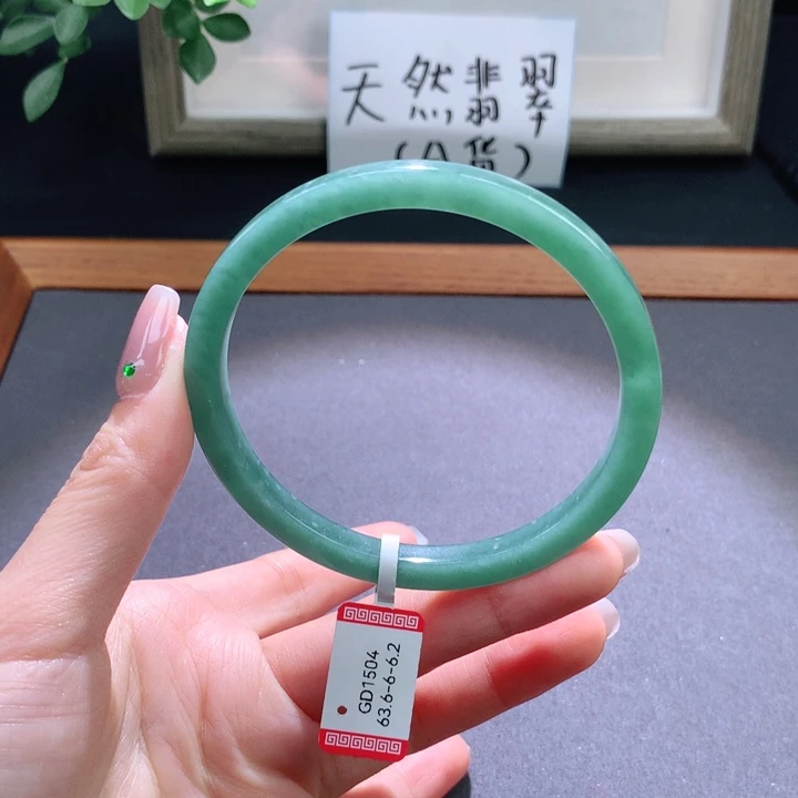 翡翠手镯未镶嵌天然翡翠手镯