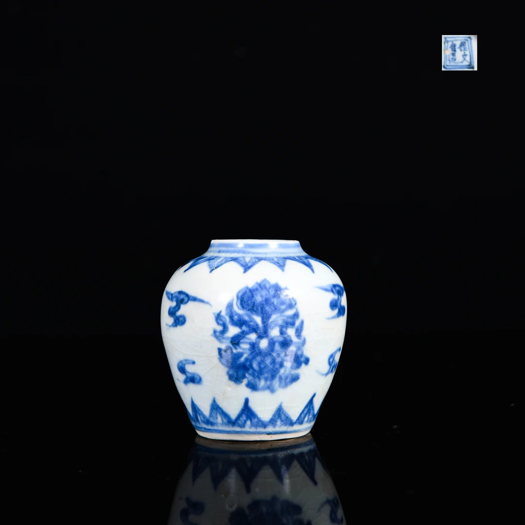 169.明中期 青花团花纹小罐