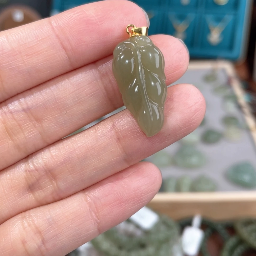 和田玉吊坠(赠链)未镶嵌小*敏