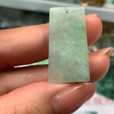 翡翠颈饰未镶嵌有*辣翡翠