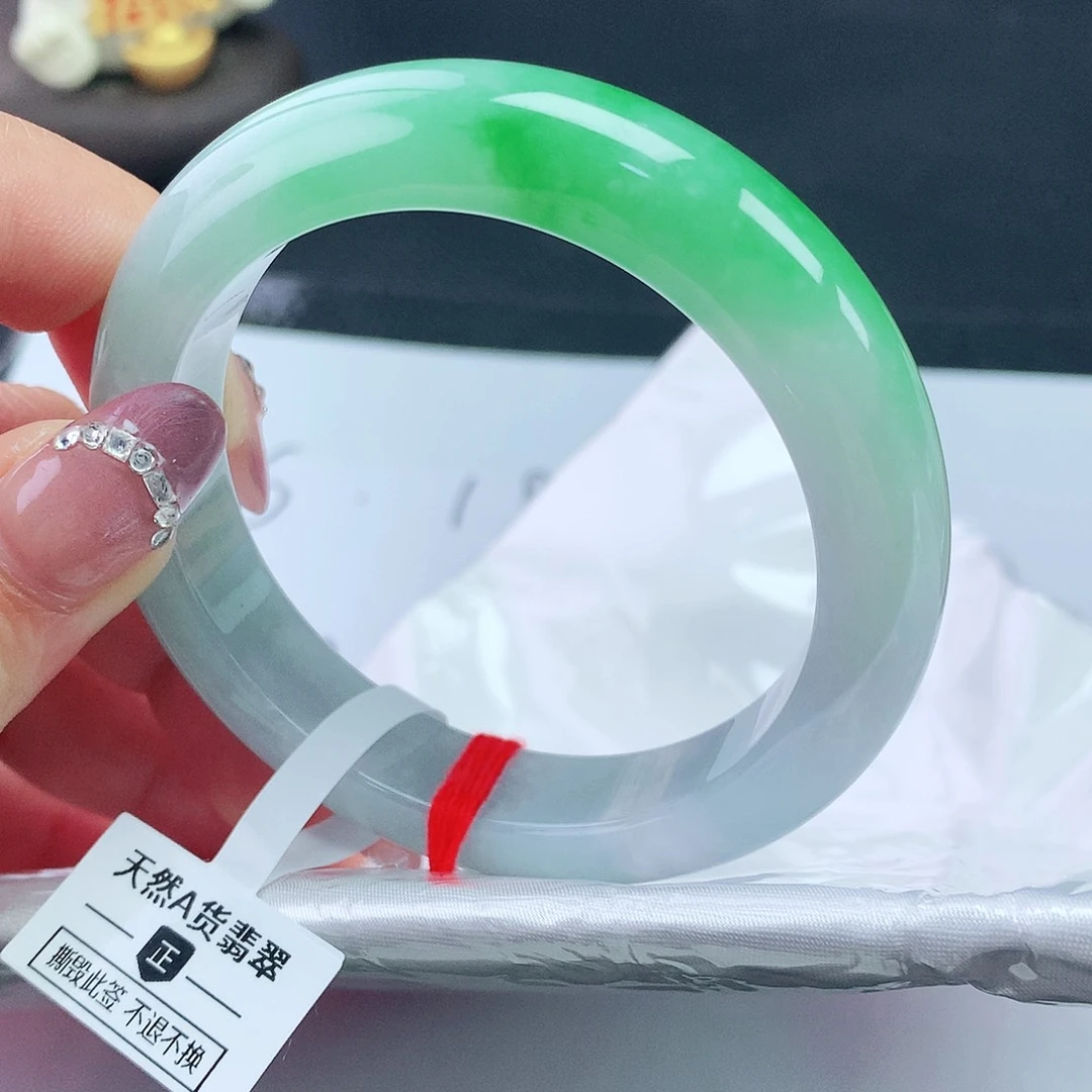 翡翠手镯未镶嵌53圈