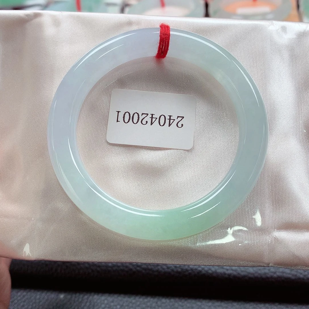 翡翠手镯（圆镯）未镶嵌