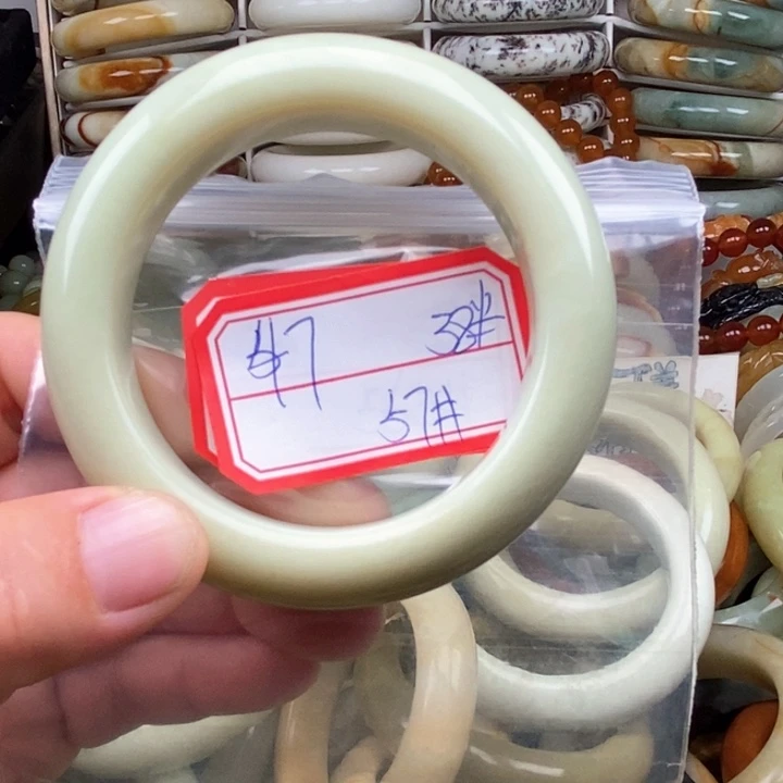 未镶嵌蛇纹石玉颈饰