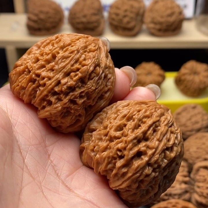 文玩核桃吊坠兄拉丝酒杯凹0480