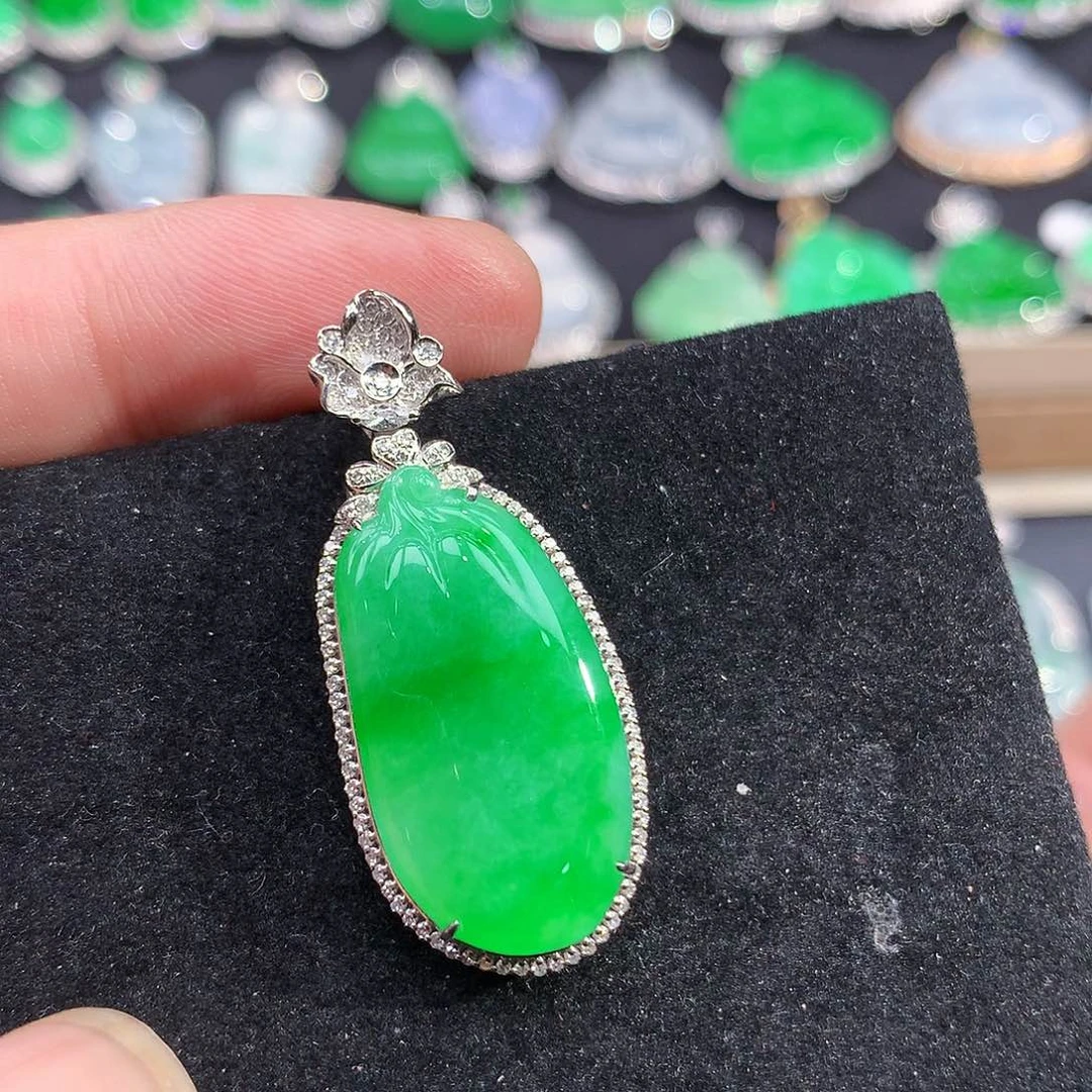 翡翠18K金镶嵌颈饰